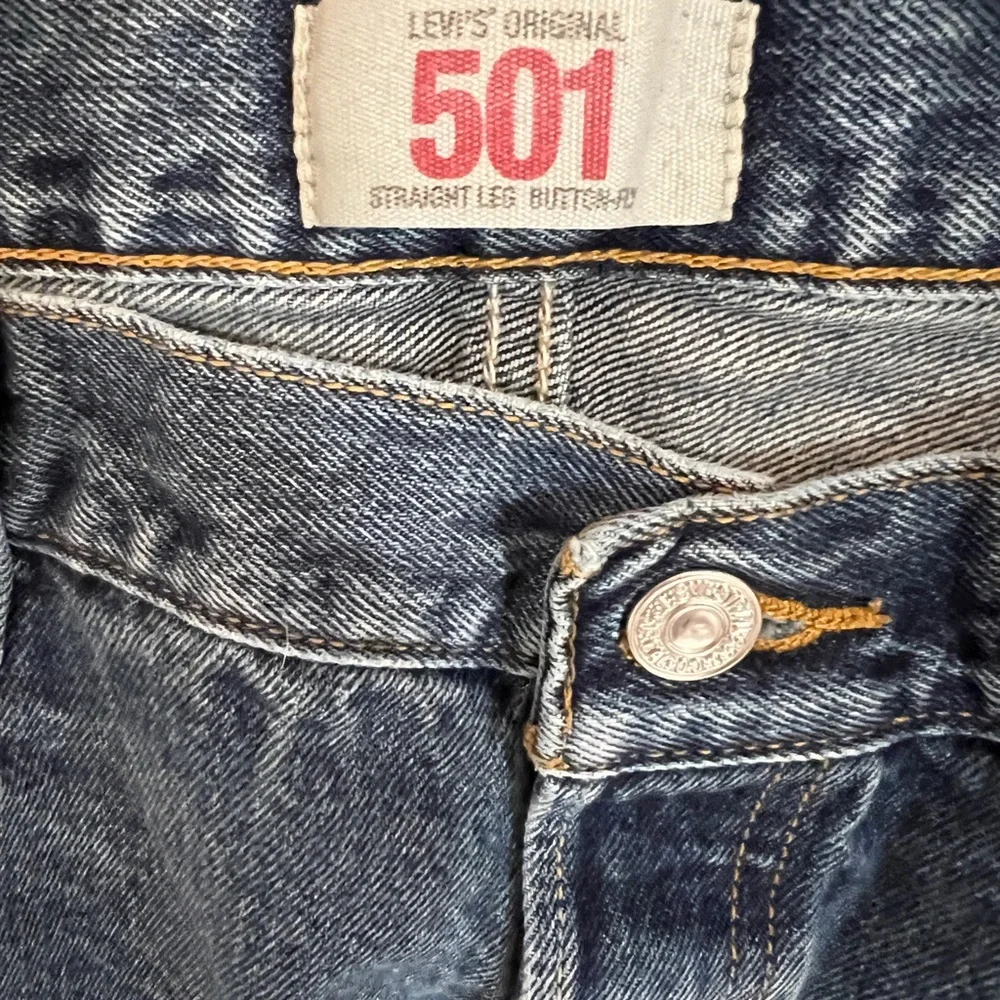 MENS LEVI STRAUSS 501 STRAIGHT LEG BUTTON FLY JEANS SIZE 40W X 32L - Picture 4 of 5
